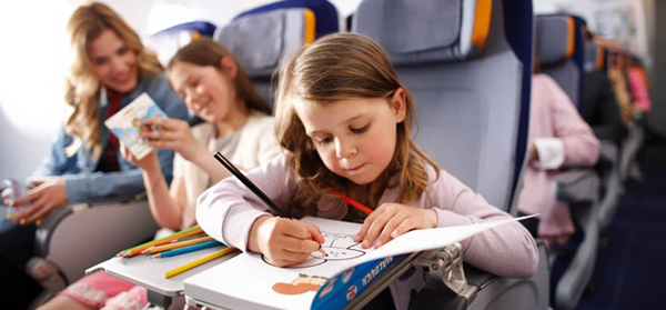 ребенок в самолете